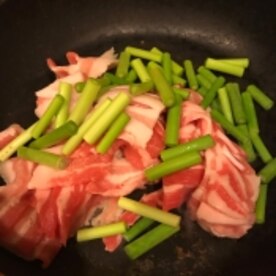10分で完成 豚バラ肉とニンニクの芽のキムチ炒め レシピ 作り方 By 安くて 早くて 美味しい 楽天レシピ 10分で完成 豚バラ肉とニンニクの芽のキムチ炒め レシピ 作り方 By 安くて 早くて 美味しい 楽天レシピ